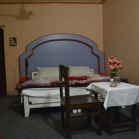 Hotel Sandeep Varanasi Exterior foto