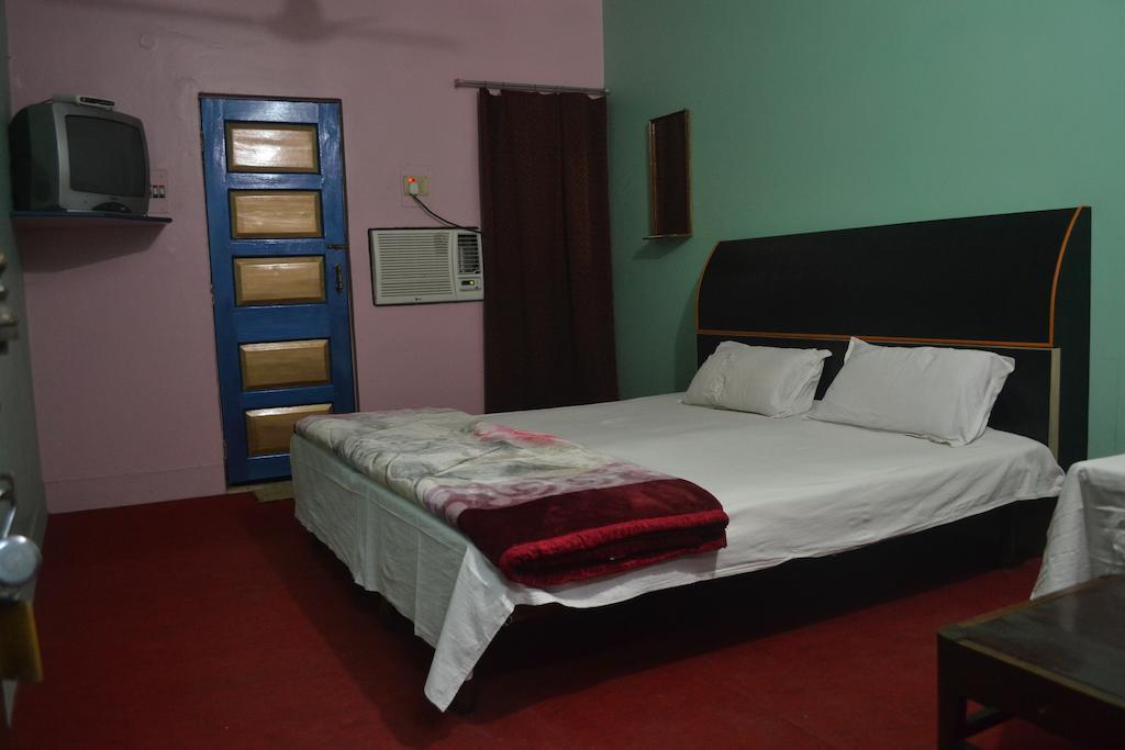 Hotel Sandeep Varanasi Exterior foto